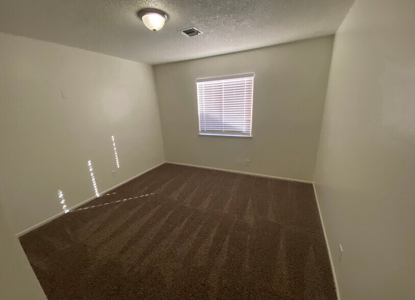 Building Photo - 5613 Deal Dr