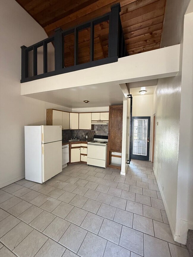 Building Photo - 8464 Bayou Fountain Ave