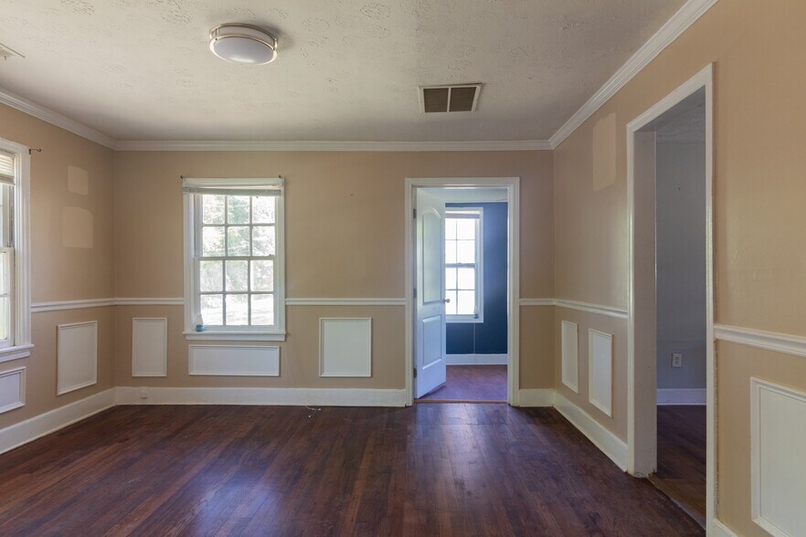Building Photo - 6740 Marsh Ave