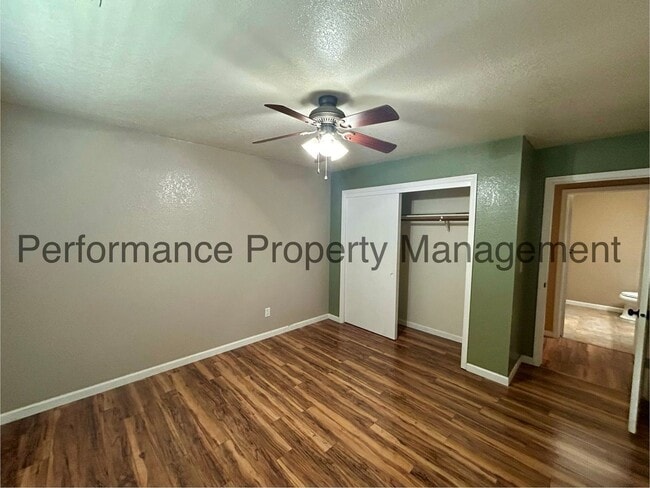 Building Photo - Charming 3 Bed/2 Bath in Porterville w/ RBP & $0 Deposit Option