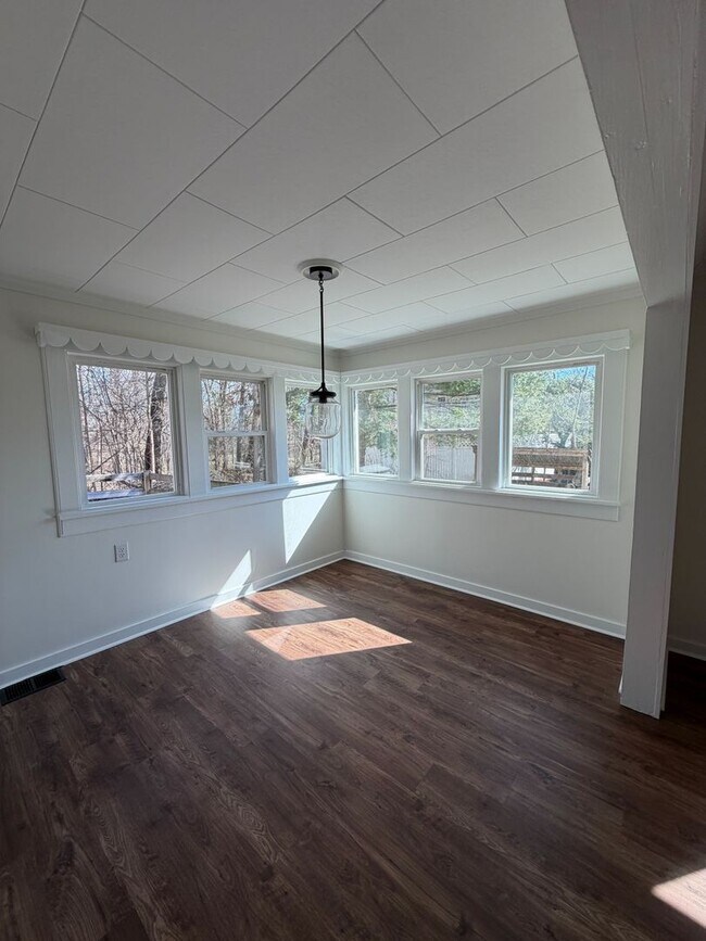 Building Photo - 2 Bed | 2 Bath | Office/Flex Room | 1 Acre Lot | Pickerington Schools