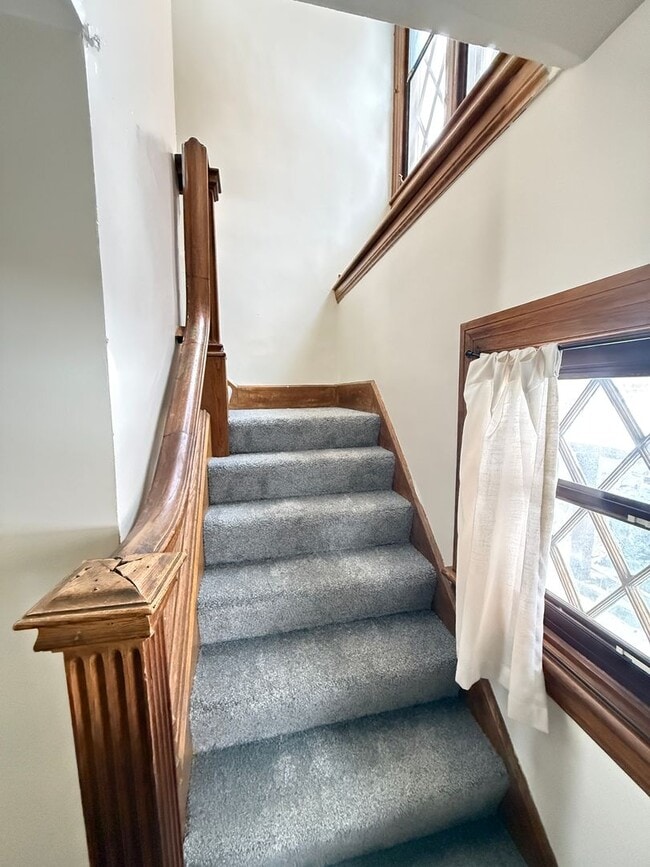 Building Photo - Well-Maintained 4-Bedroom Home with Historical Charm Near Downtown Jackson