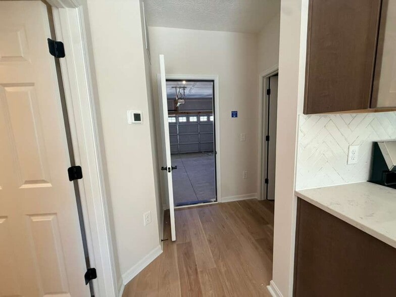 Building Photo - 7231 Grandway Dr