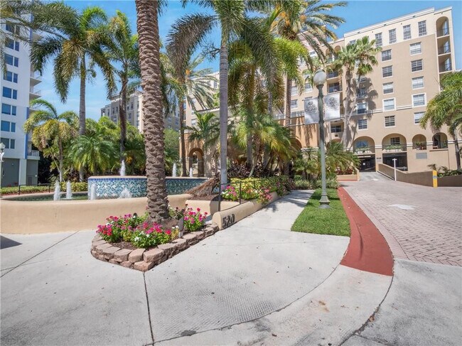 Building Photo - 520 SE 5 Ave