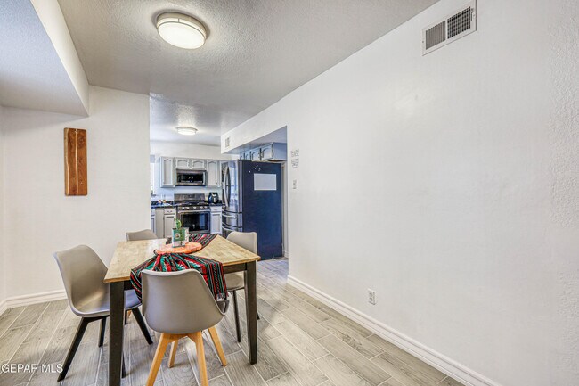 Building Photo - 7333 Golden Hawk Dr