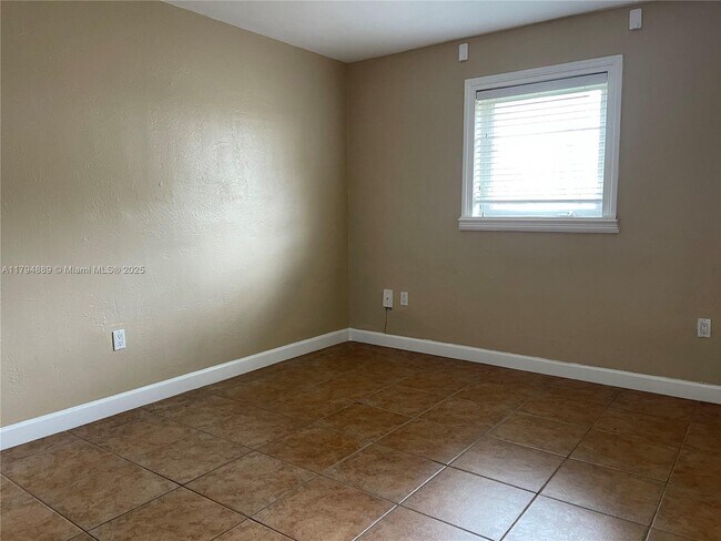 Building Photo - 8603 SW 68th Ct