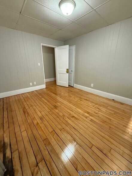 Building Photo - 437 Cambridge St