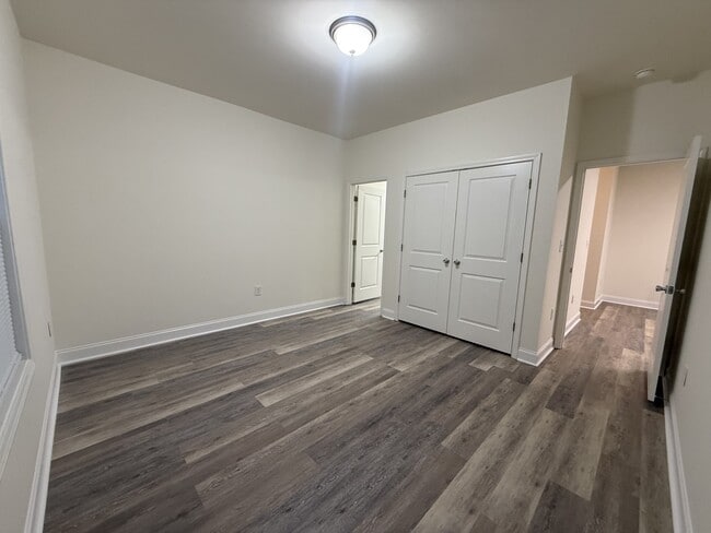 Building Photo - 113 W Langdon Ave