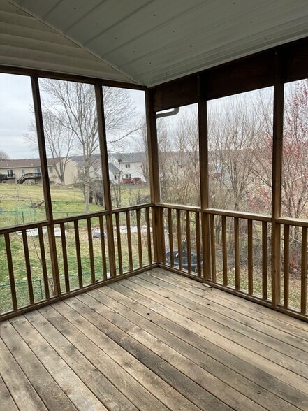 Main Floor Screened Porch - 984 22nd Ave