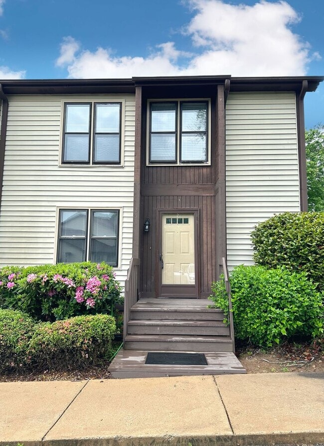 Primary Photo - 3 BR 2 1/2 BA Townhome with Community Pool