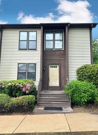 Building Photo - 3 BR 2 1/2 BA Townhome with Community Pool