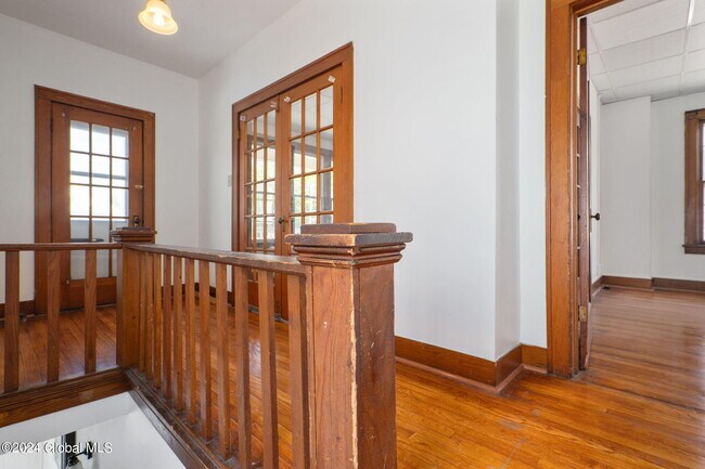 Building Photo - 52 Forest Ave