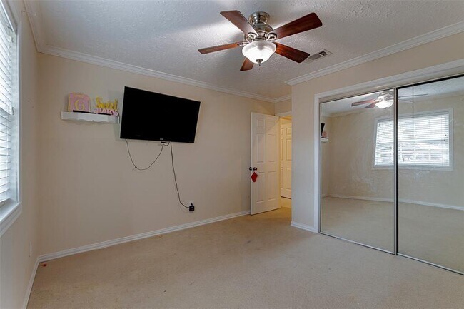 Building Photo - 20307 Hampshire Rocks Dr