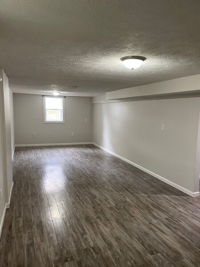 Building Photo - 903 G St
