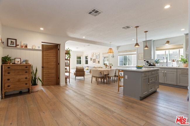 Building Photo - 4114 Edenhurst Ave