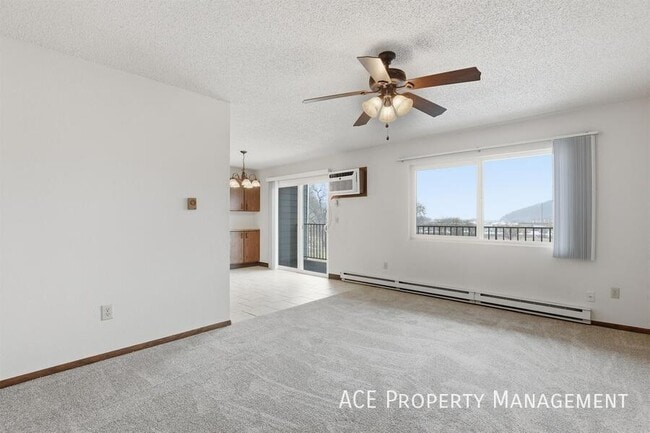 Building Photo - 705 Dakota Dr