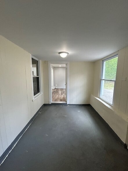 Entry - 9 7th St