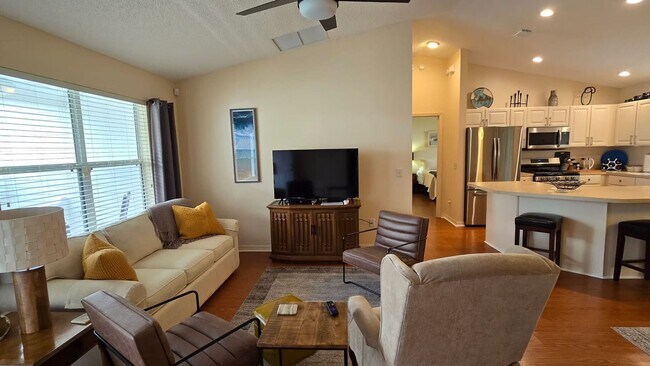 Building Photo - 971 Kingmont Terrace