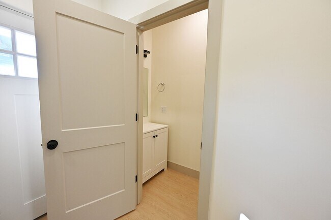 Building Photo - 176 Brushwood Dr