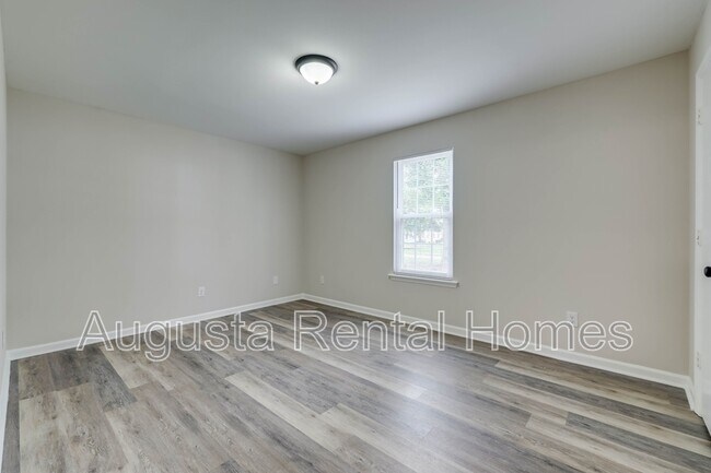Building Photo - 37 Conifer Ct