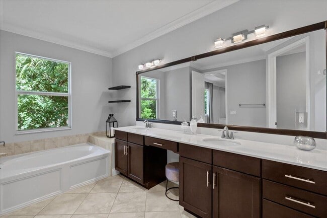 Building Photo - 2061 Foxtail View Ct