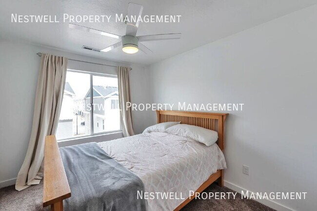 Building Photo - 1123 E Hatch Row