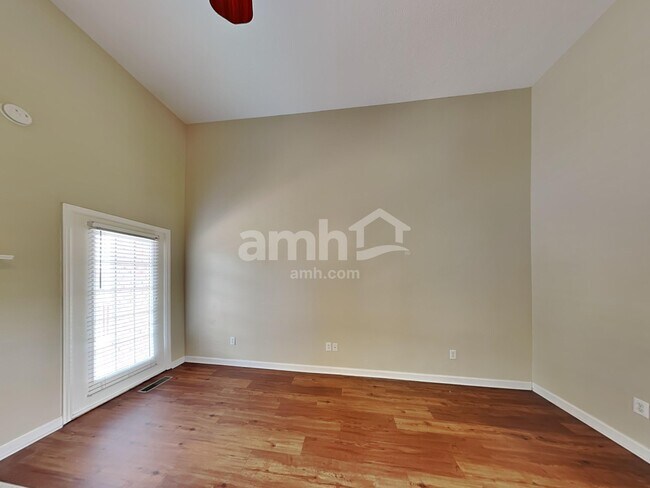 Building Photo - 210 Fox Hunt Ln