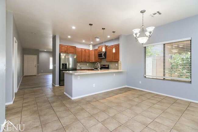 Building Photo - 609 E Red Rock Trail