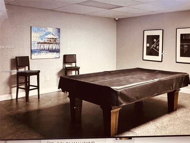 Building Photo - 200 Leslie Dr