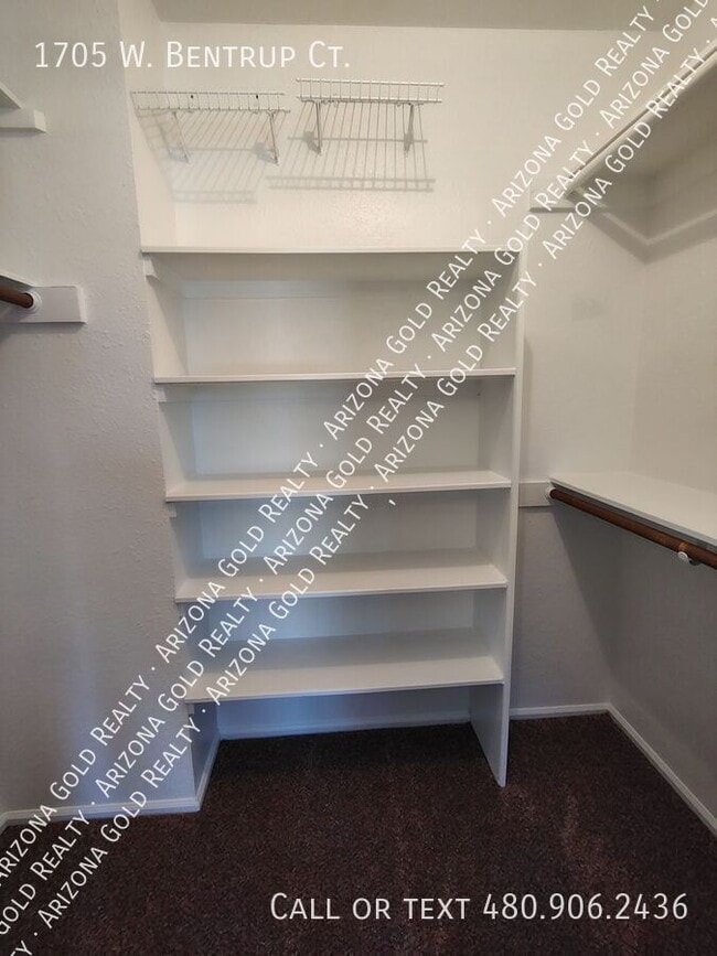 Building Photo - 1705 W Bentrup Ct