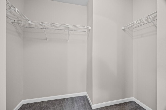Building Photo - Spectacular 5 Bedrm, 3.5 Bath in the gated...