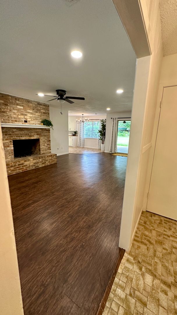 Building Photo - South Tyler! Beautifully Updated 3 Bedroom...
