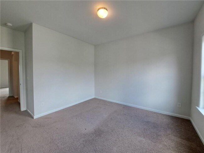 Building Photo - 3329 Long Creek Dr