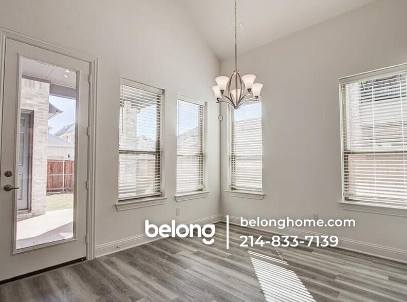 Building Photo - 3138 Casablanca St