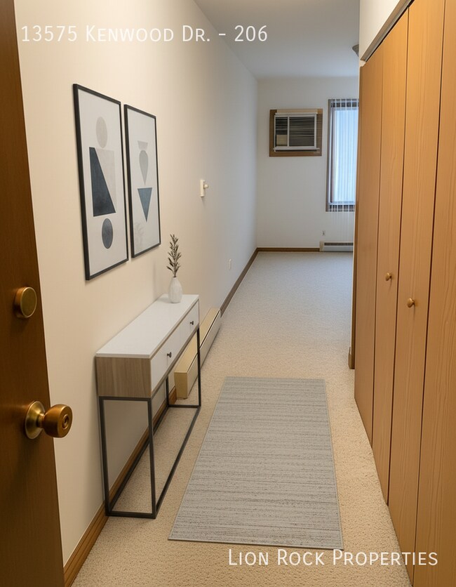 Building Photo - 13575 Kenwood Dr N