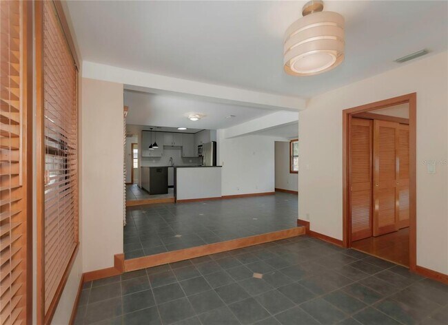 Building Photo - 1420 Alhambra Way S