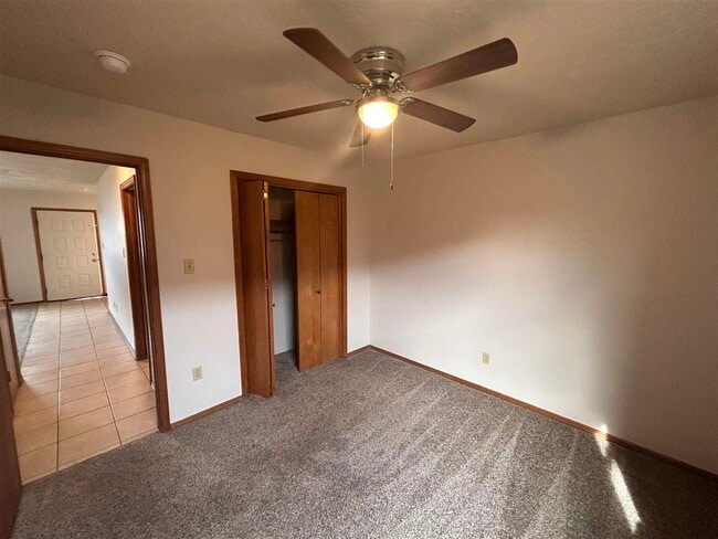 Building Photo - 1912 SW D Ave