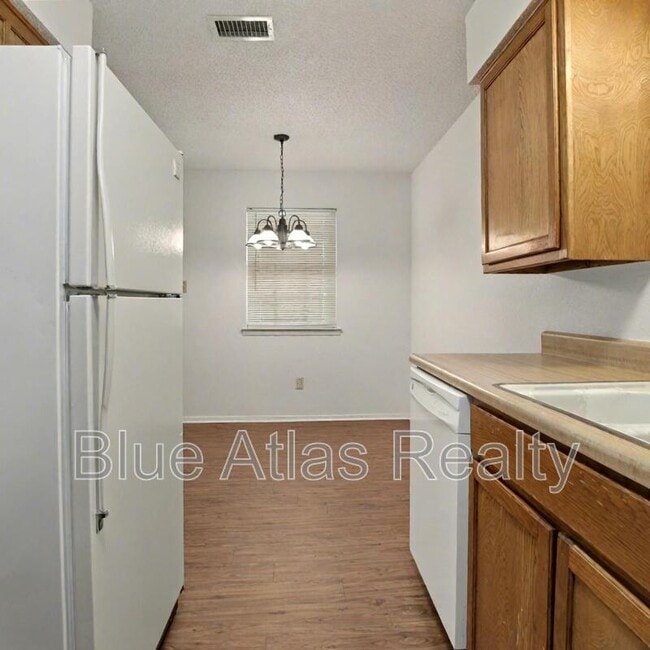 Building Photo - 7016 Lincoln Dr