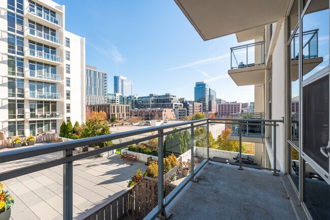 Building Photo - 901 W Madison St