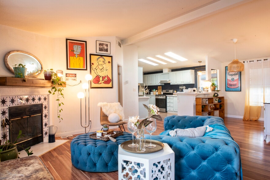 Building Photo - 3360 N Topanga Canyon Blvd