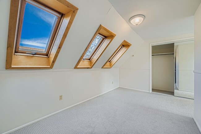 Building Photo - 4660 Sioux Dr