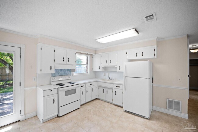 Building Photo - 5719 Ventura Ln