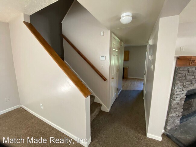 Building Photo - 4 br, 2 bath House - 1217 Clock St.