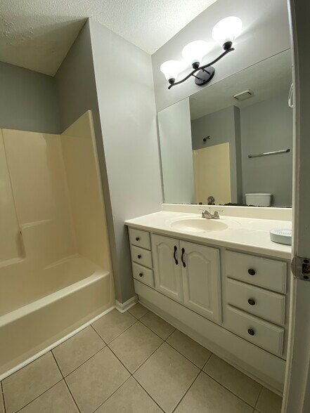 Building Photo - 5600 Windwood Rd