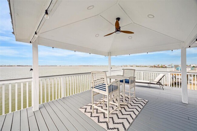 Building Photo - 1322 Outrigger St