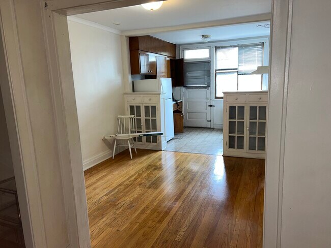 Building Photo - 5907 W Arthington St