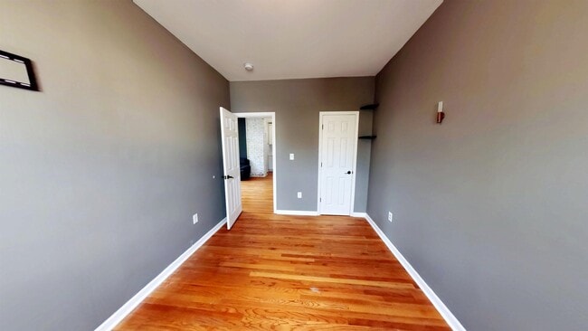Building Photo - 305 Cator Ave