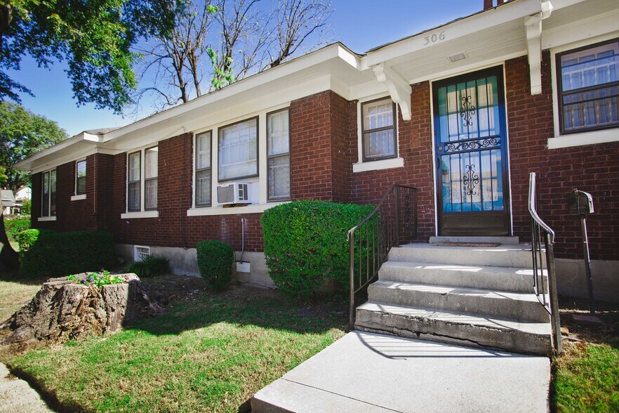 Building Photo - 306 Pine St