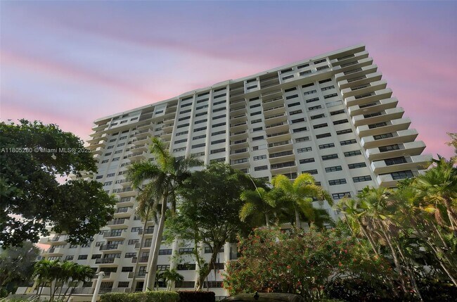Building Photo - 3200 Port Royale Dr N