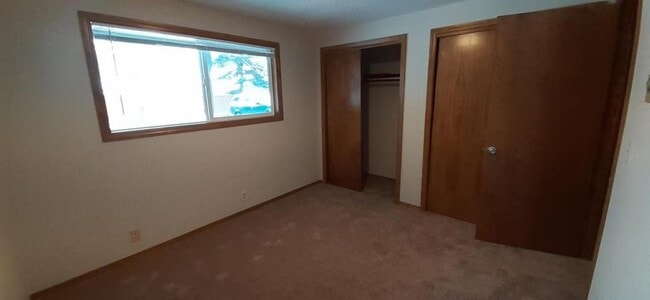 Building Photo - 274 SE Kingwood Ave